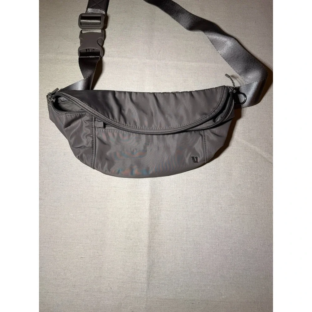 Vuori Black Hip Pack Travel Fanny Pack